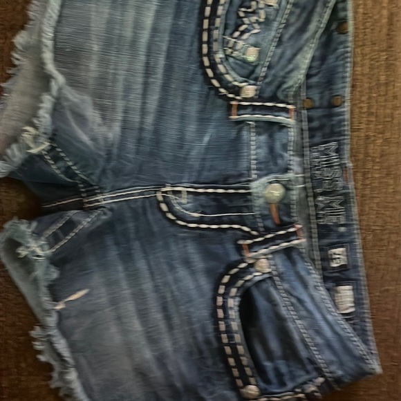 MISS ME DENIM BRAND w/ A fringe end. Condition excellent! - Picture 2 of 2